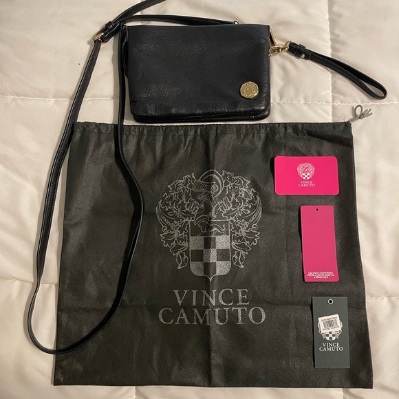 Elegant Black Leather Crossbody Bag - Picture 13 of 16